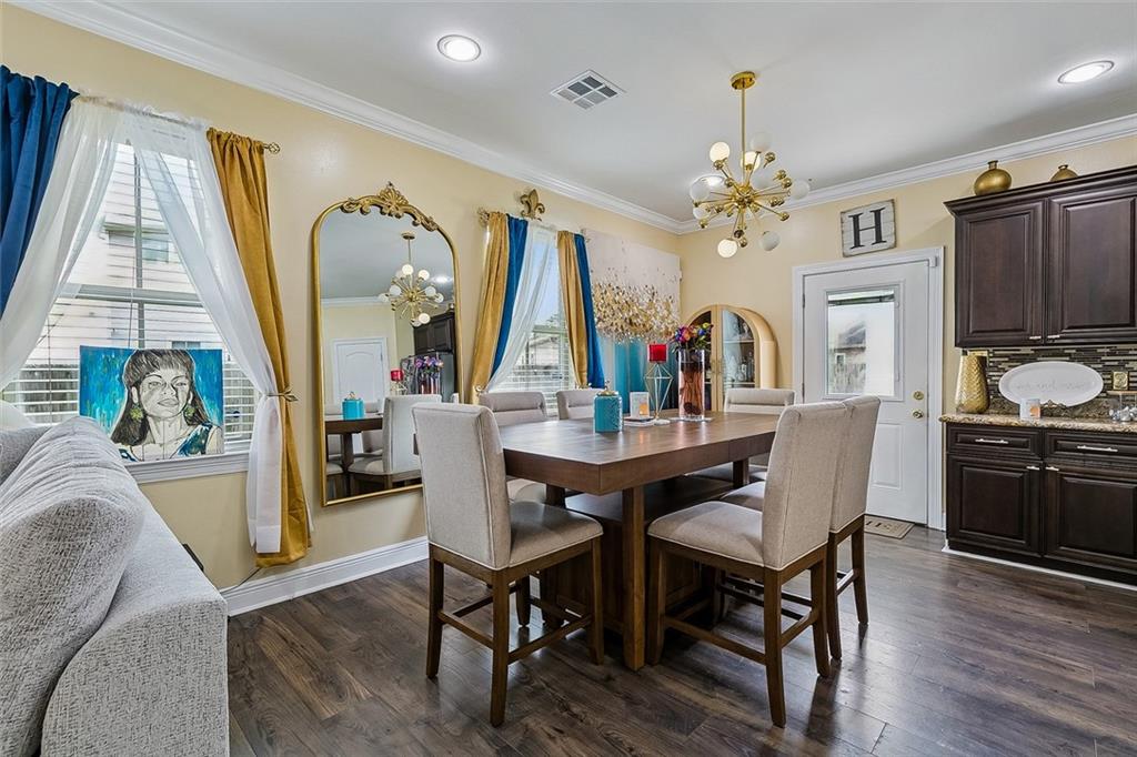 2329 E VILLAGE Court
