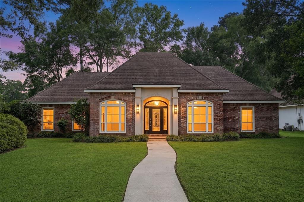 123 FONTAINBLEAU Drive
