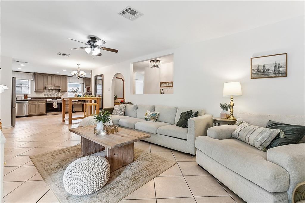 Gretna, Louisiana 70056, United States, 3 Bedrooms Bedrooms, ,2 BathroomsBathrooms,Residential,Pending,55064