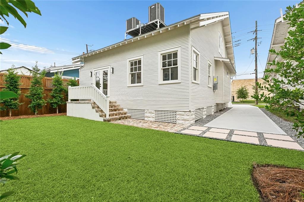 2622 LOWERLINE Street