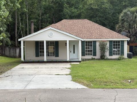 Photo of 2236 LABARRE Street, Mandeville, LA 70448 (MLS # 2555536)