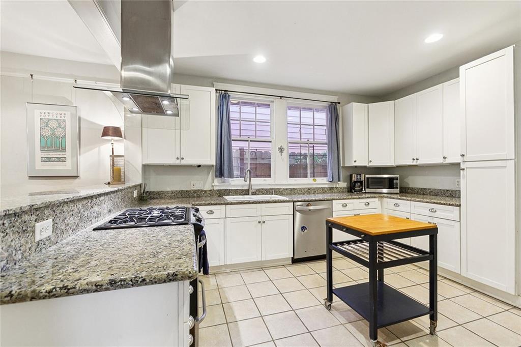 New Orleans, Louisiana 70118, United States, 3 Bedrooms Bedrooms, ,2 BathroomsBathrooms,Residential,Active,189848