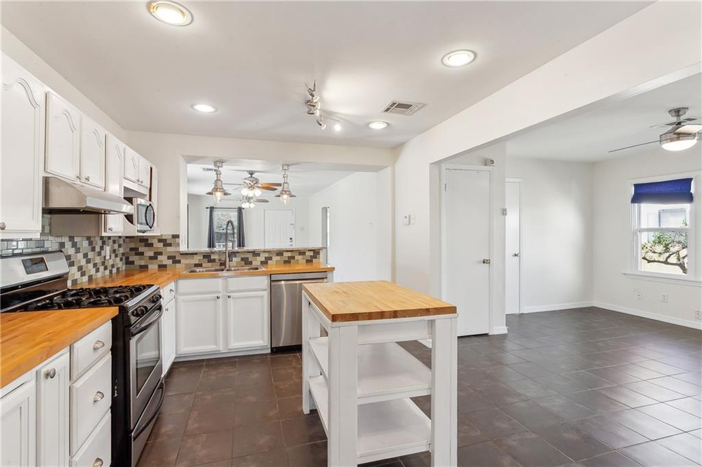 Metairie, Louisiana 70001, United States, 3 Bedrooms Bedrooms, ,2 BathroomsBathrooms,Residential,Pending,63949