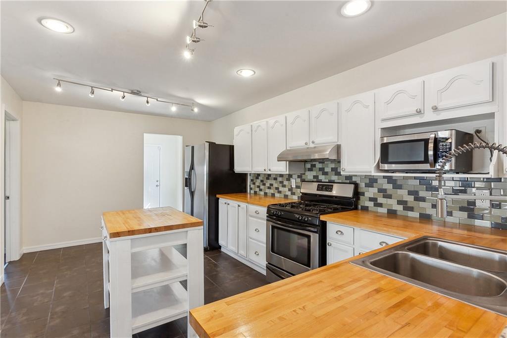 Metairie, Louisiana 70001, United States, 3 Bedrooms Bedrooms, ,2 BathroomsBathrooms,Residential,Pending,63949