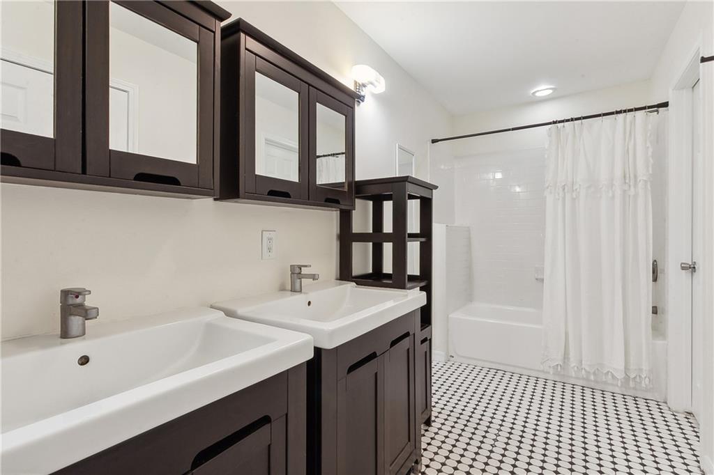 Metairie, Louisiana 70001, United States, 3 Bedrooms Bedrooms, ,2 BathroomsBathrooms,Residential,Pending,63949