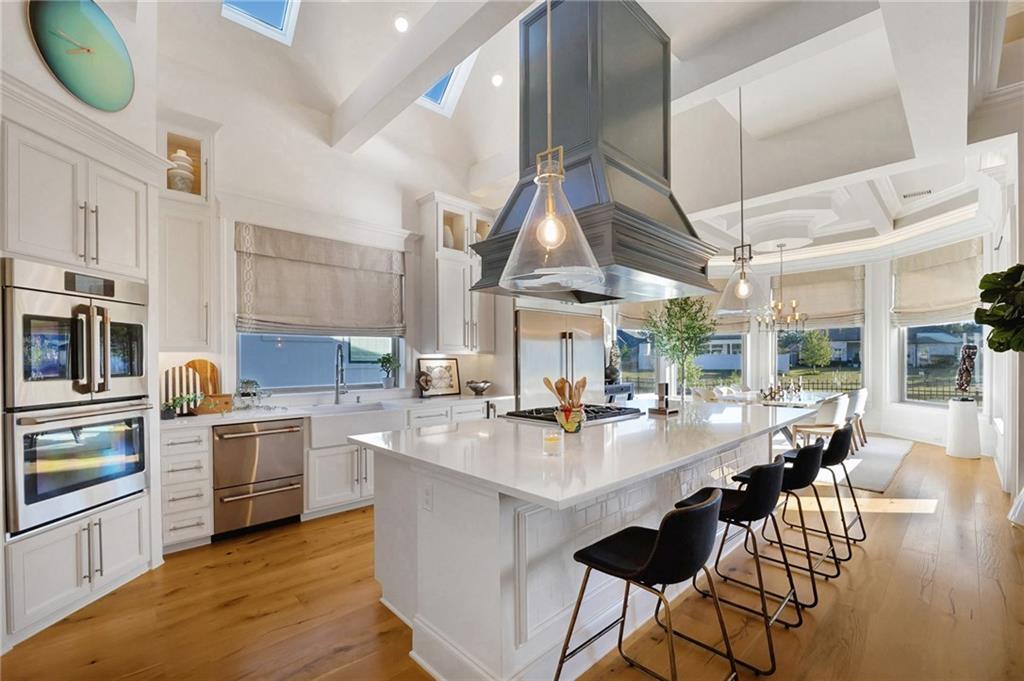 557 N CORNICHE DU LAC