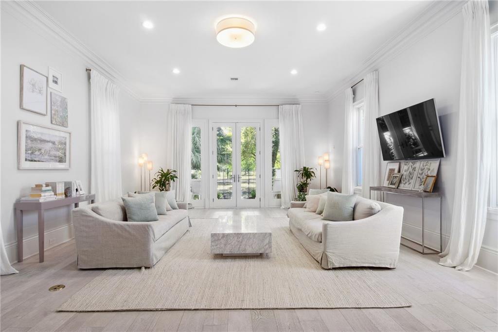 New Orleans, Louisiana 70118, United States, 4 Bedrooms Bedrooms, ,4 BathroomsBathrooms,Residential,Active,102084