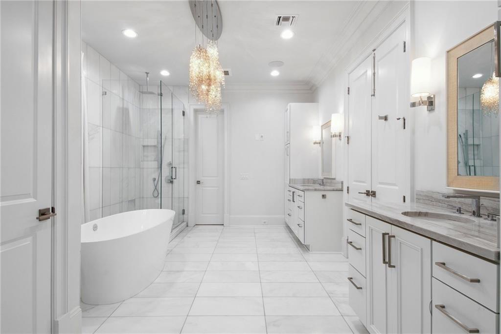 New Orleans, Louisiana 70118, United States, 4 Bedrooms Bedrooms, ,4 BathroomsBathrooms,Residential,Active,102084