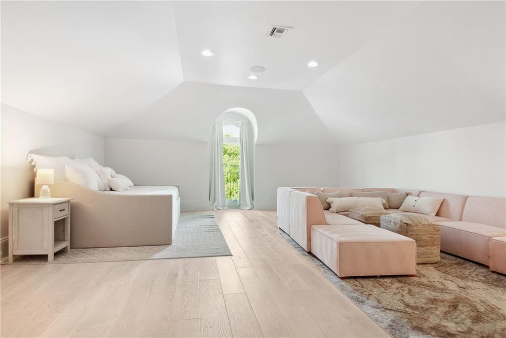 New Orleans, Louisiana 70118, United States, 4 Bedrooms Bedrooms, ,4 BathroomsBathrooms,Residential,Active,102084