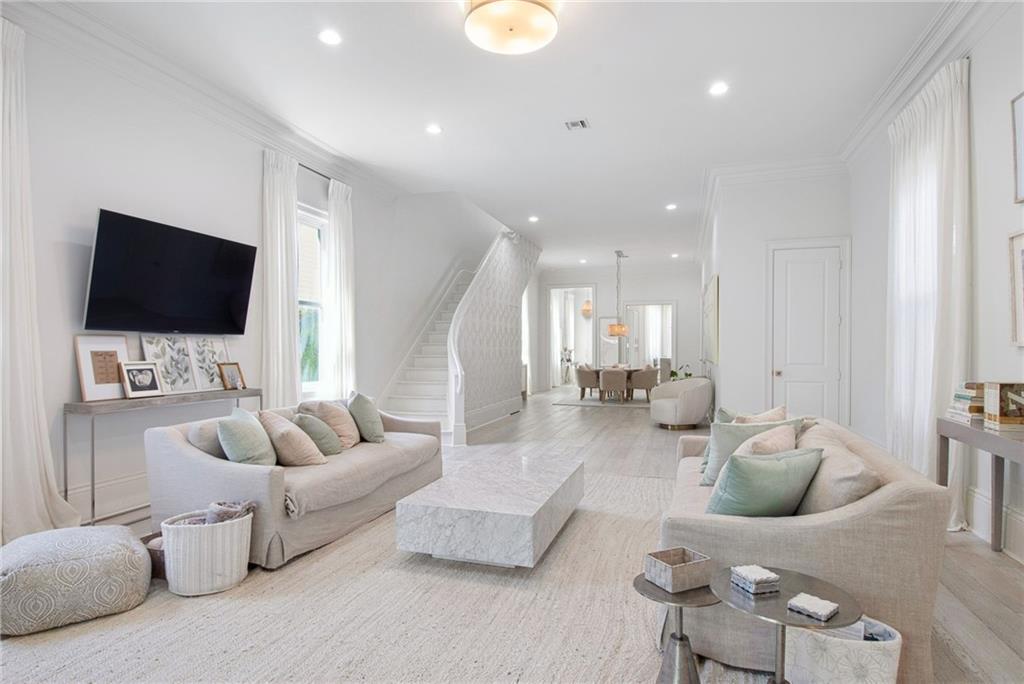 New Orleans, Louisiana 70118, United States, 4 Bedrooms Bedrooms, ,4 BathroomsBathrooms,Residential,Active,102084