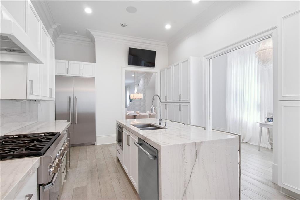 New Orleans, Louisiana 70118, United States, 4 Bedrooms Bedrooms, ,4 BathroomsBathrooms,Residential,Active,102084