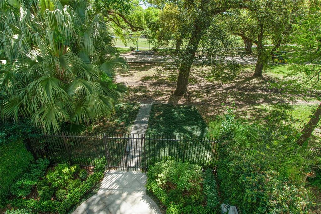 New Orleans, Louisiana 70118, United States, 4 Bedrooms Bedrooms, ,4 BathroomsBathrooms,Residential,Active,102084