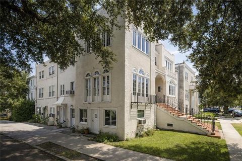 4237 FONTAINEBLEAU Drive New Orleans LA 70125