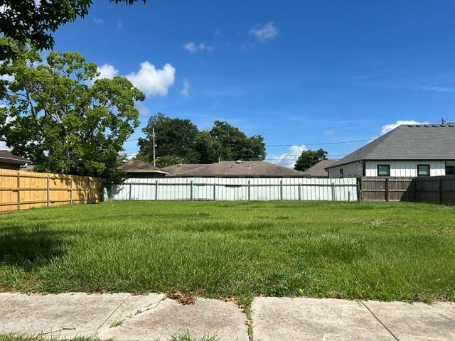Photo 1 of 4 — 2400 LEGEND Drive, Meraux, LA 70075