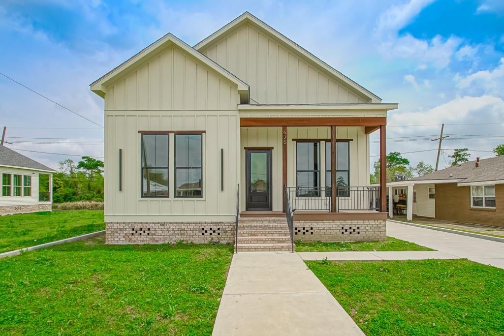 625 COUGAR Drive