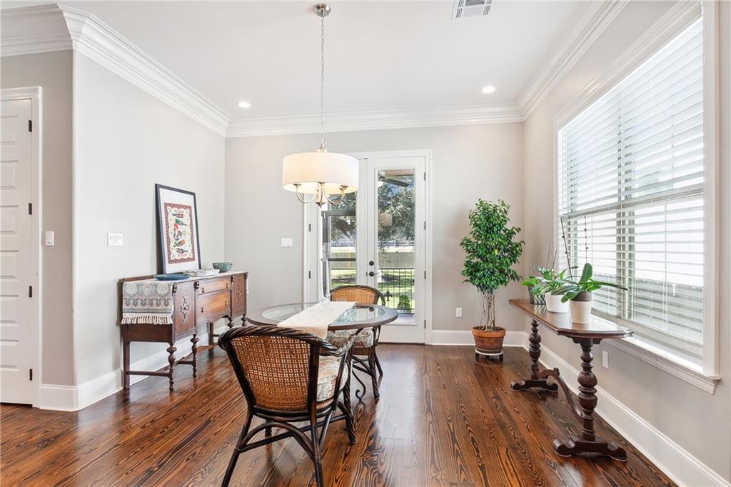 New Orleans, Louisiana 70122, United States, 4 Bedrooms Bedrooms, ,3 BathroomsBathrooms,Residential,Pending,66679