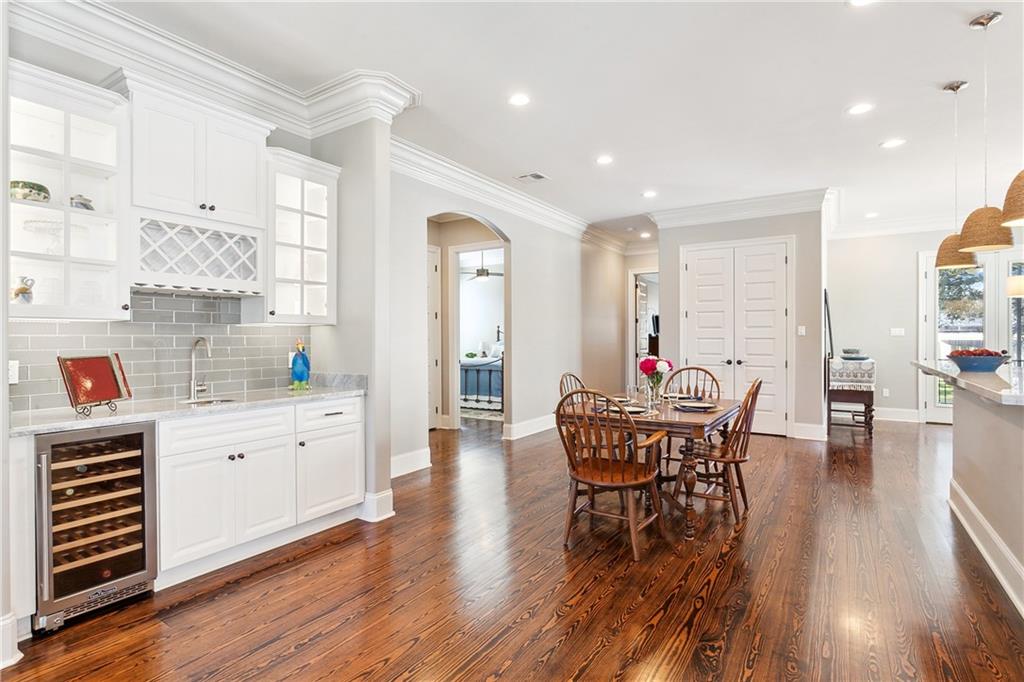 New Orleans, Louisiana 70122, United States, 4 Bedrooms Bedrooms, ,3 BathroomsBathrooms,Residential,Pending,66679