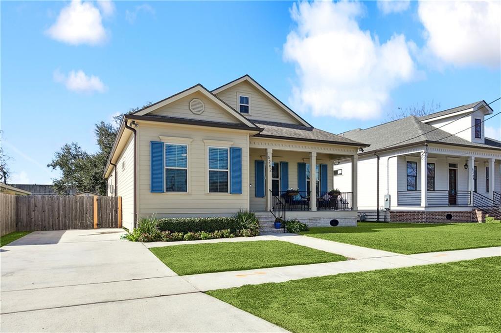 New Orleans, Louisiana 70122, United States, 4 Bedrooms Bedrooms, ,3 BathroomsBathrooms,Residential,Pending,66679
