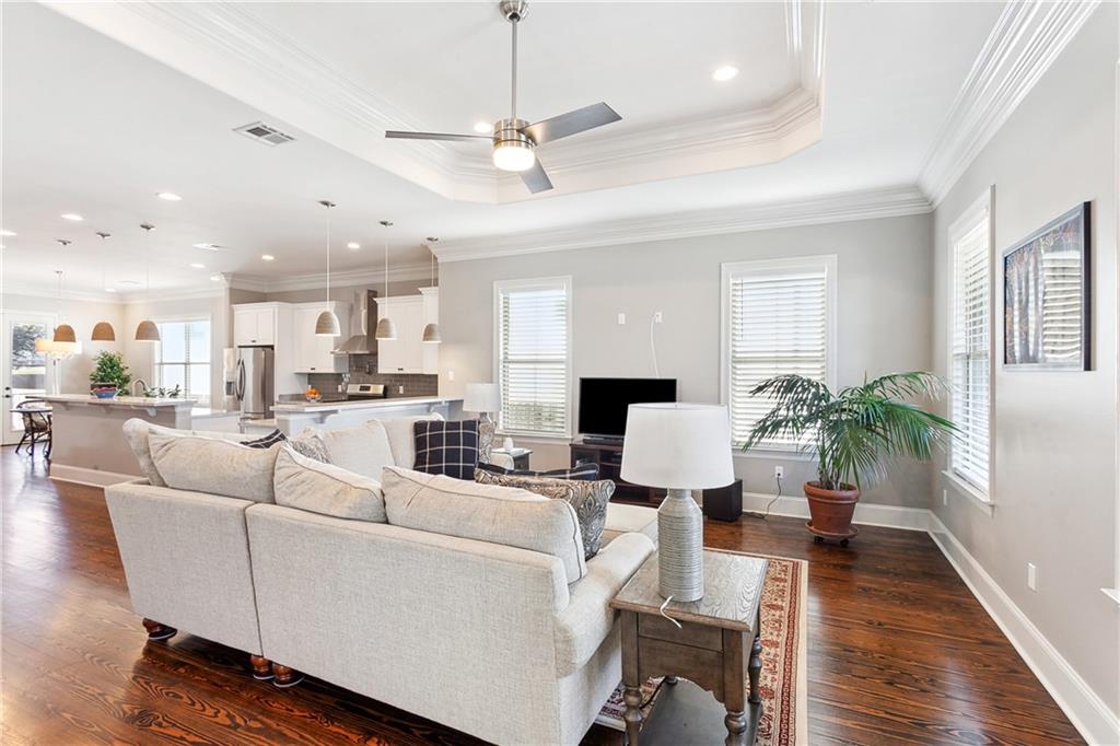 New Orleans, Louisiana 70122, United States, 4 Bedrooms Bedrooms, ,3 BathroomsBathrooms,Residential,Pending,66679