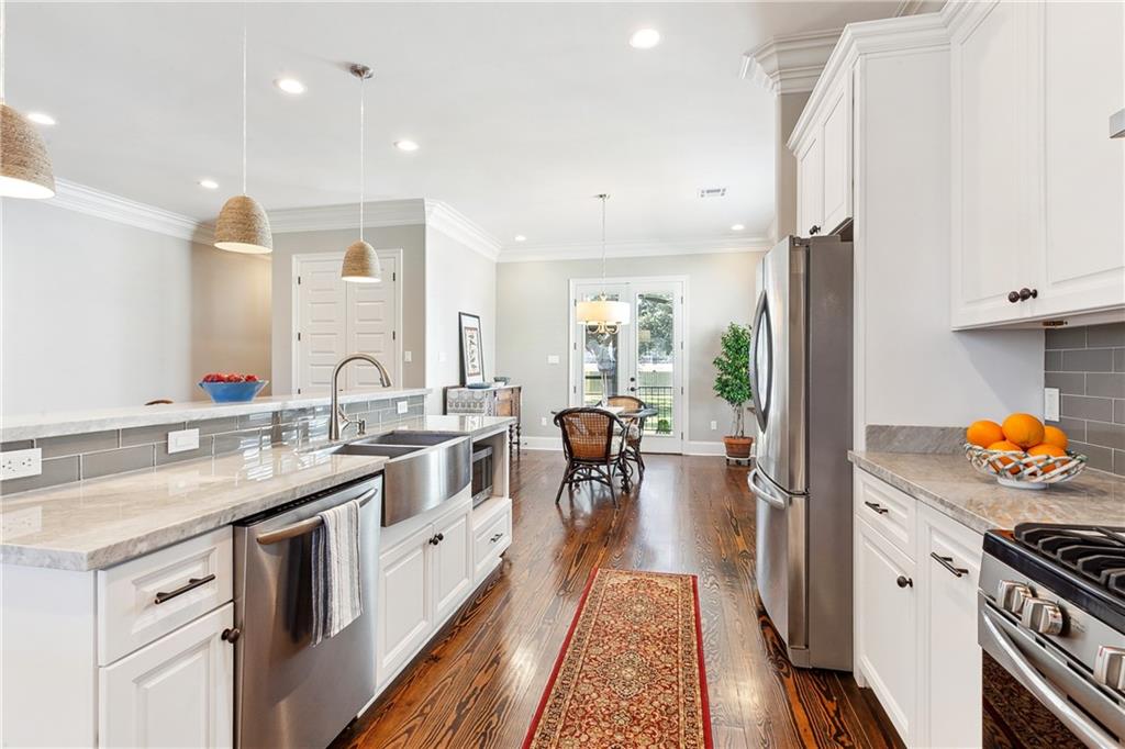New Orleans, Louisiana 70122, United States, 4 Bedrooms Bedrooms, ,3 BathroomsBathrooms,Residential,Pending,66679