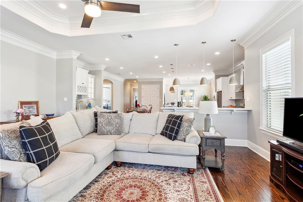 New Orleans, Louisiana 70122, United States, 4 Bedrooms Bedrooms, ,3 BathroomsBathrooms,Residential,Pending,66679