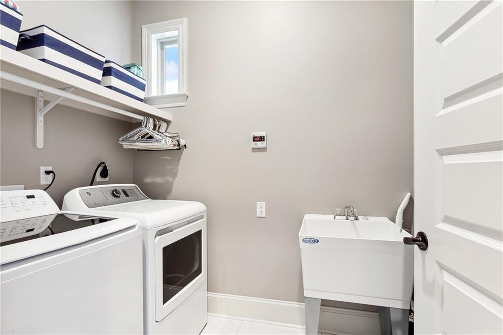 New Orleans, Louisiana 70122, United States, 4 Bedrooms Bedrooms, ,3 BathroomsBathrooms,Residential,Pending,66679