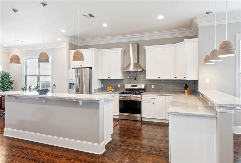New Orleans, Louisiana 70122, United States, 4 Bedrooms Bedrooms, ,3 BathroomsBathrooms,Residential,Pending,66679