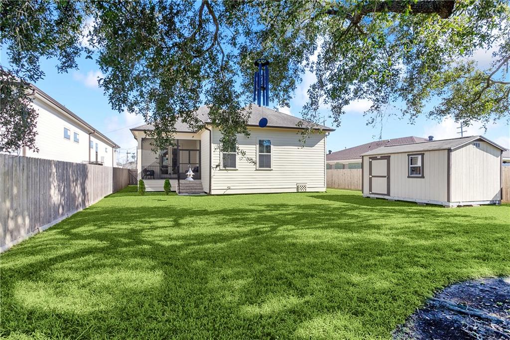 New Orleans, Louisiana 70122, United States, 4 Bedrooms Bedrooms, ,3 BathroomsBathrooms,Residential,Pending,66679