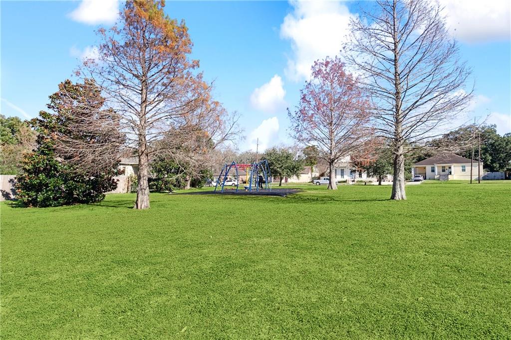 New Orleans, Louisiana 70122, United States, 4 Bedrooms Bedrooms, ,3 BathroomsBathrooms,Residential,Pending,66679