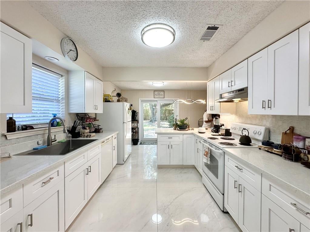 1402 MARTENS Drive