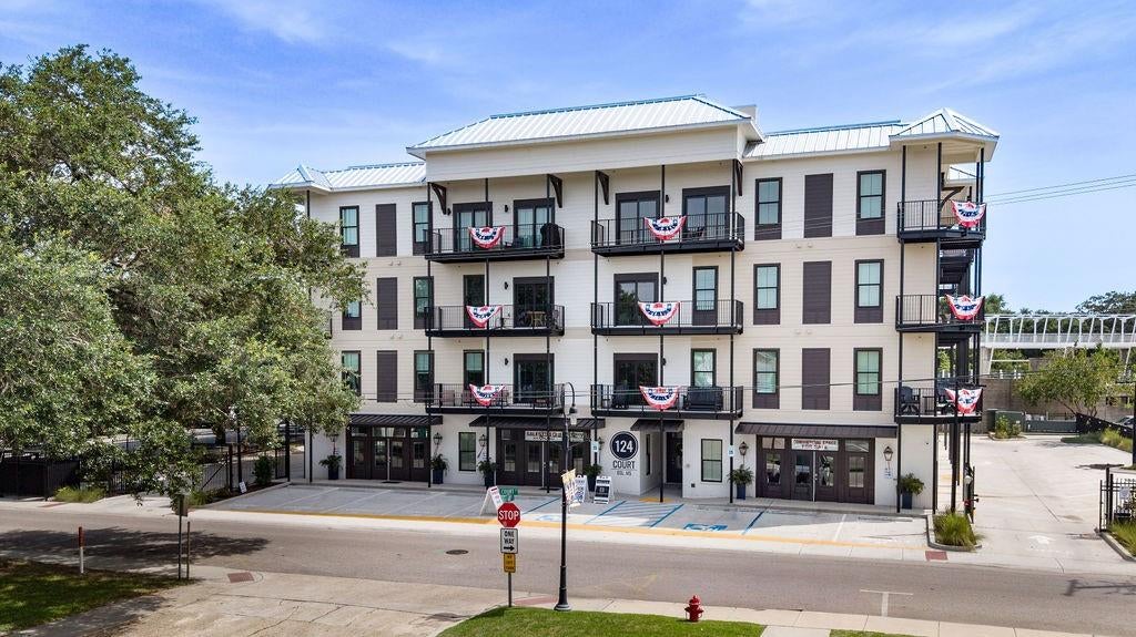124 COURT Street 305