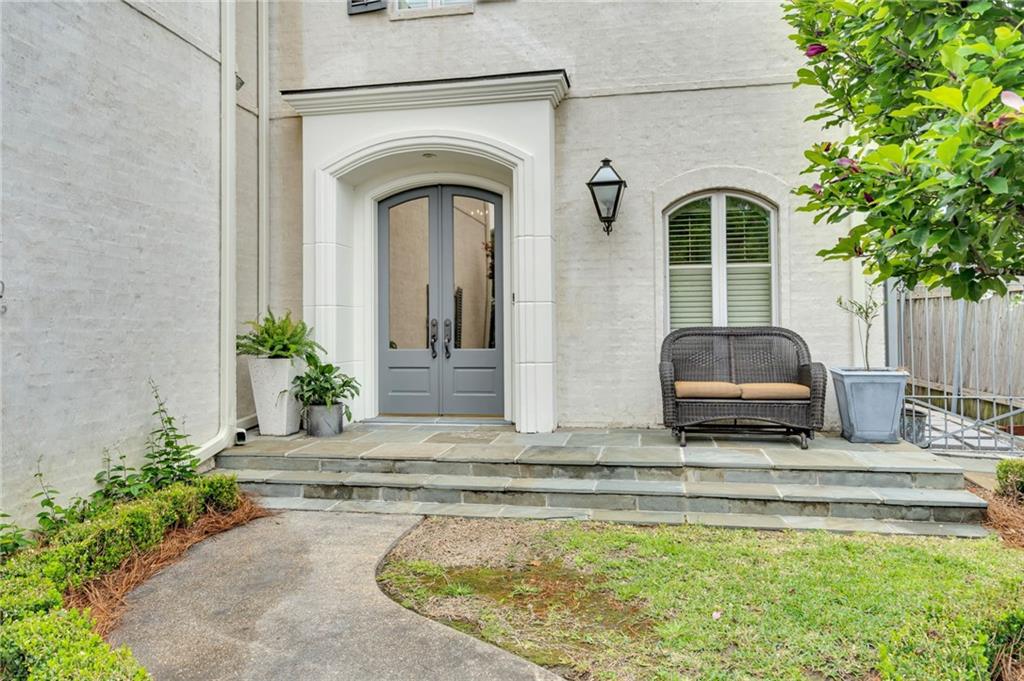 225 RIDGEWOOD Drive