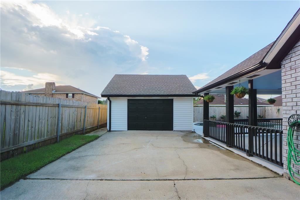 2900 OAK Drive