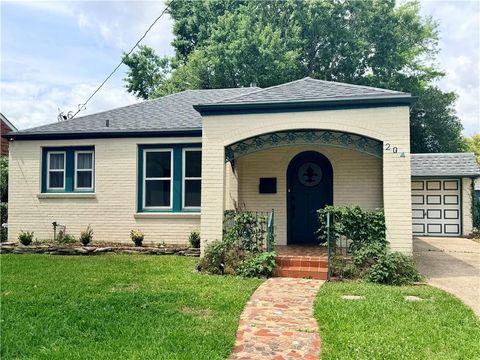 Photo of 204 TRANSCONTINENTAL Drive, Metairie, LA 70001 (MLS # 2553671)