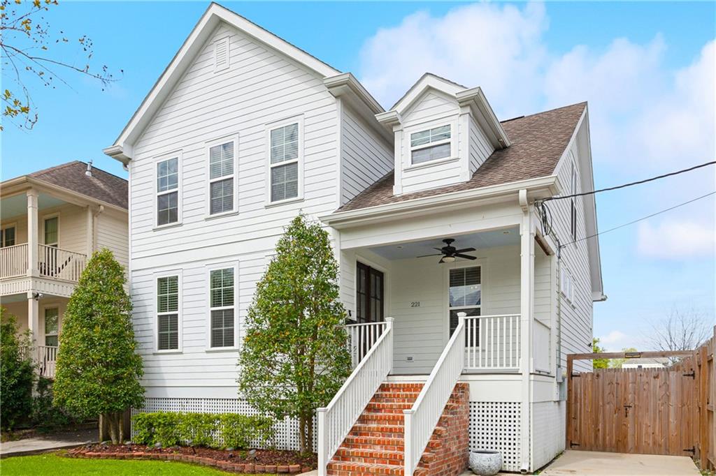 New Orleans, Louisiana 70119, United States, 4 Bedrooms Bedrooms, ,4 BathroomsBathrooms,Residential,Pending,62349