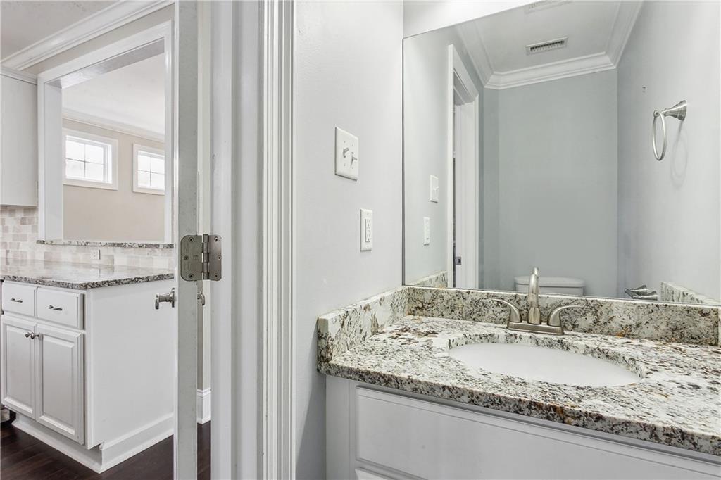 New Orleans, Louisiana 70119, United States, 4 Bedrooms Bedrooms, ,4 BathroomsBathrooms,Residential,Pending,62349