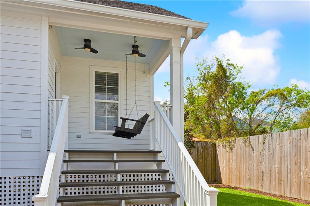 New Orleans, Louisiana 70119, United States, 4 Bedrooms Bedrooms, ,4 BathroomsBathrooms,Residential,Pending,62349