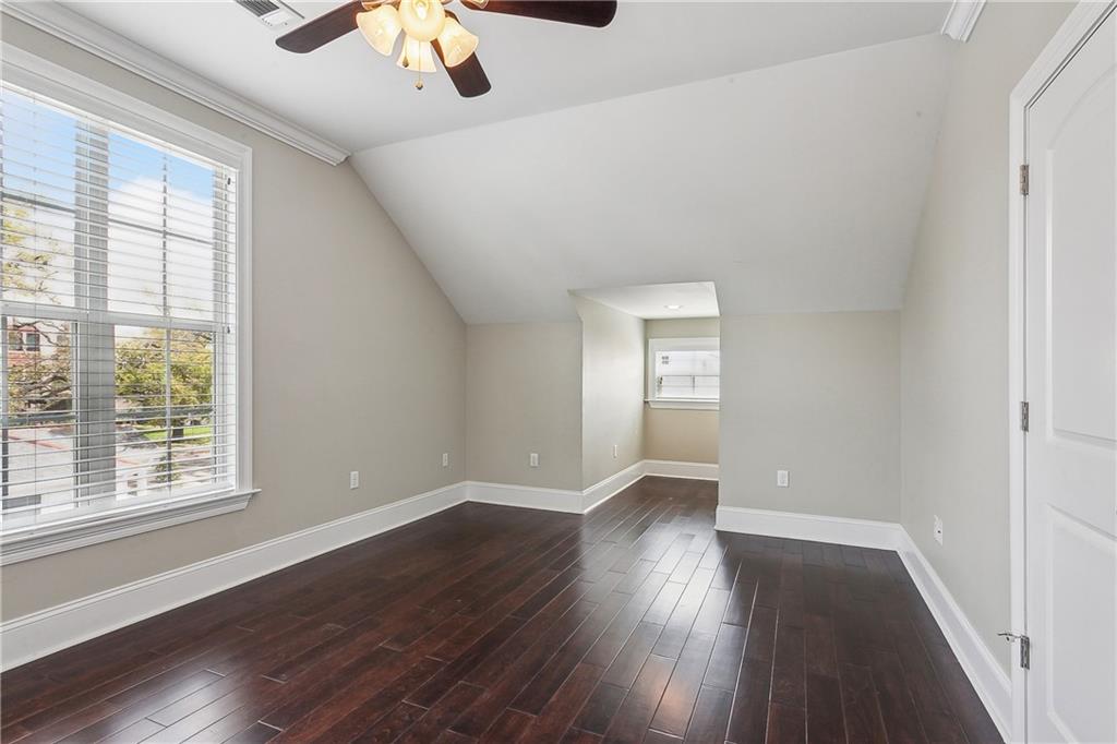 New Orleans, Louisiana 70119, United States, 4 Bedrooms Bedrooms, ,4 BathroomsBathrooms,Residential,Pending,62349