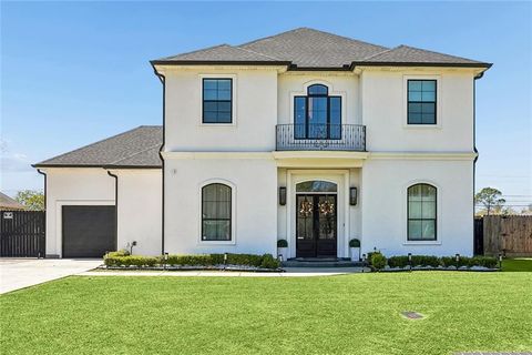 305 RIVERWOOD Drive St Rose LA 70087