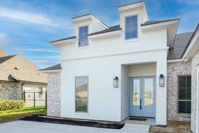 225 COVE POINTE Drive