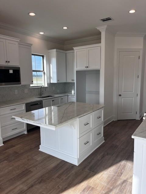 225 COVE POINTE Drive