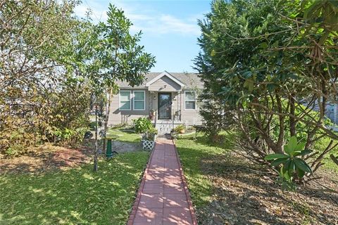 221 W URQUHART Street Chalmette LA 70043