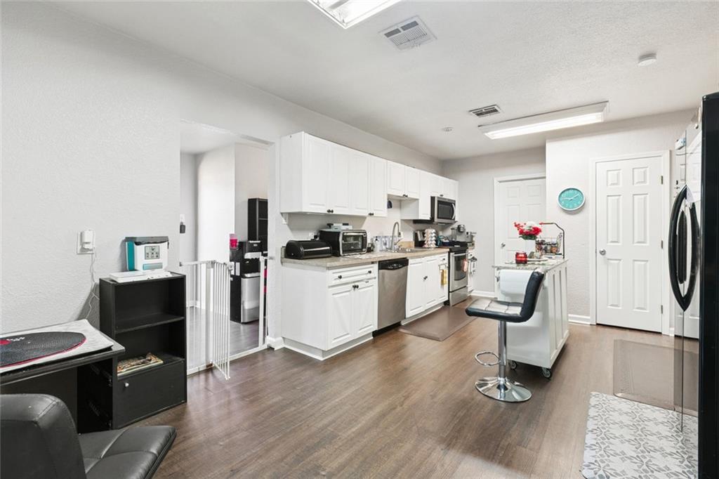 221 W URQUHART Street