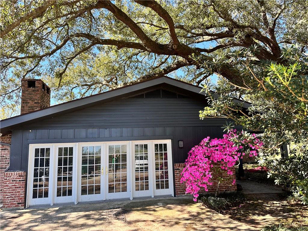 130 N OAK Court