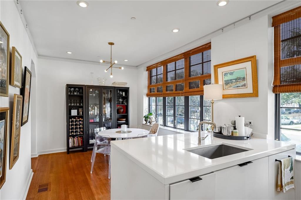 New Orleans, Louisiana 70115, United States, 3 Bedrooms Bedrooms, ,2 BathroomsBathrooms,Residential,Pending,6571