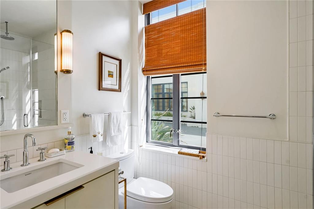 New Orleans, Louisiana 70115, United States, 3 Bedrooms Bedrooms, ,2 BathroomsBathrooms,Residential,Pending,6571