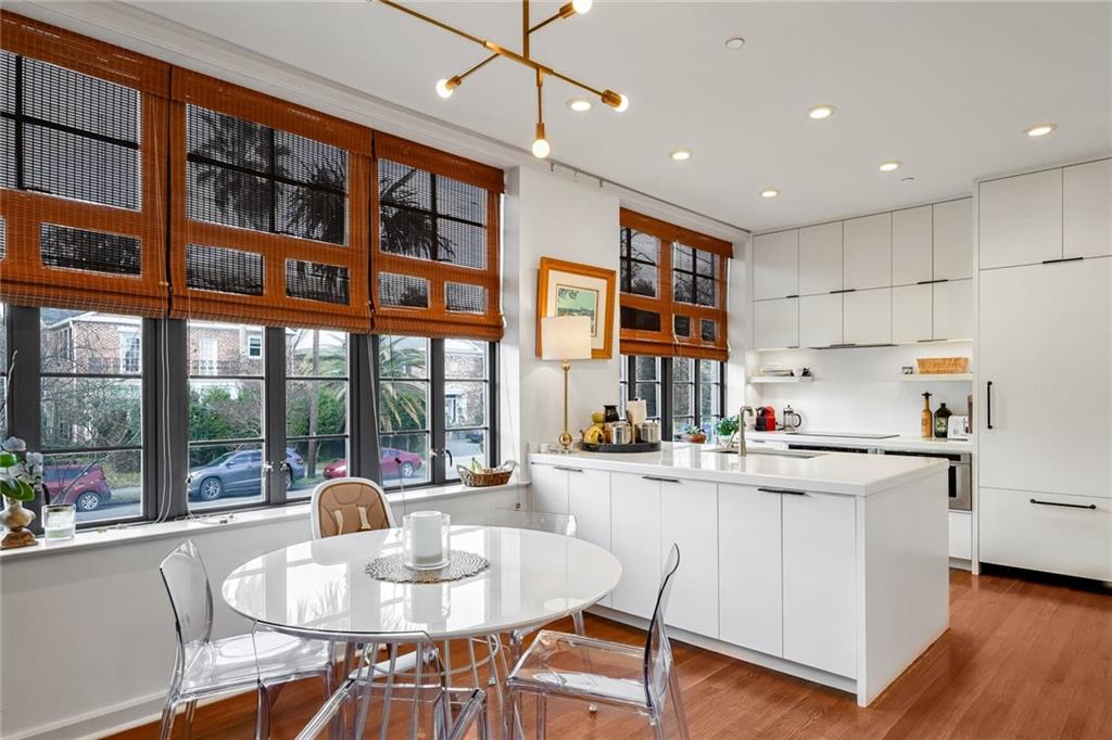 New Orleans, Louisiana 70115, United States, 3 Bedrooms Bedrooms, ,2 BathroomsBathrooms,Residential,Pending,6571