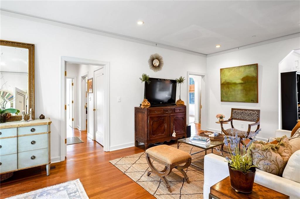 New Orleans, Louisiana 70115, United States, 3 Bedrooms Bedrooms, ,2 BathroomsBathrooms,Residential,Pending,6571