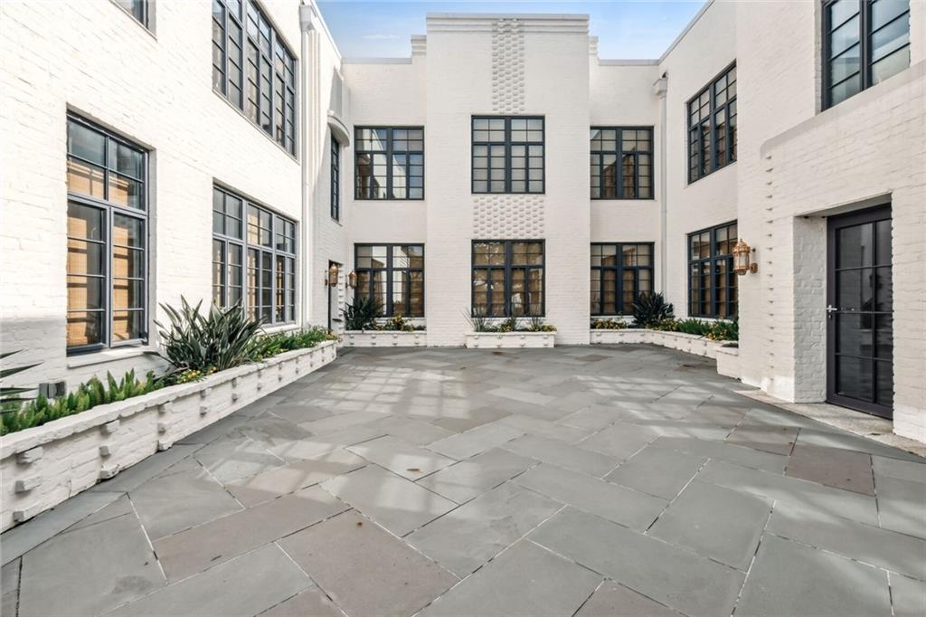 New Orleans, Louisiana 70115, United States, 3 Bedrooms Bedrooms, ,2 BathroomsBathrooms,Residential,Pending,6571