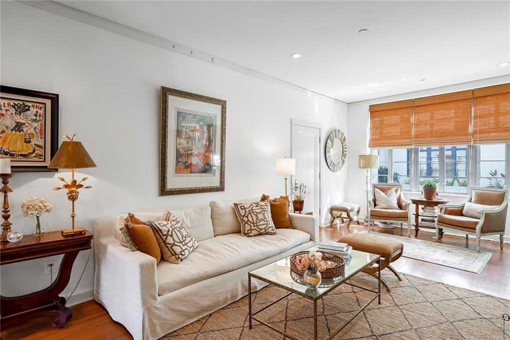 New Orleans, Louisiana 70115, United States, 3 Bedrooms Bedrooms, ,2 BathroomsBathrooms,Residential,Pending,6571